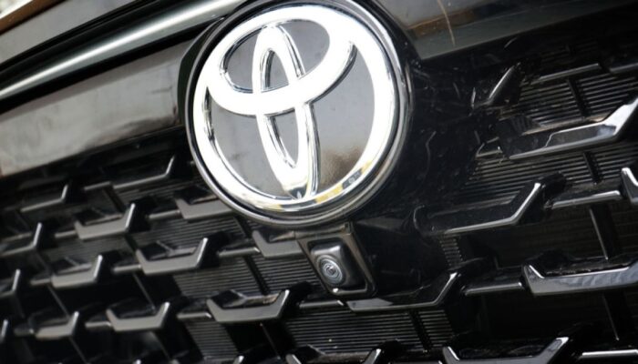 Toyota tarik 69.586 kendaraan karena kerusakan kluster instrumen