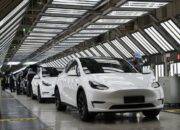 Tesla dan GM dikabarkan kurangi penggunaan suku cadang buatan China