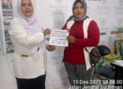 BAZNAS Kota Dumai Serah kan Bantuan Seragam Sekolah Kepada Dua siswa SDN 010 Dumai